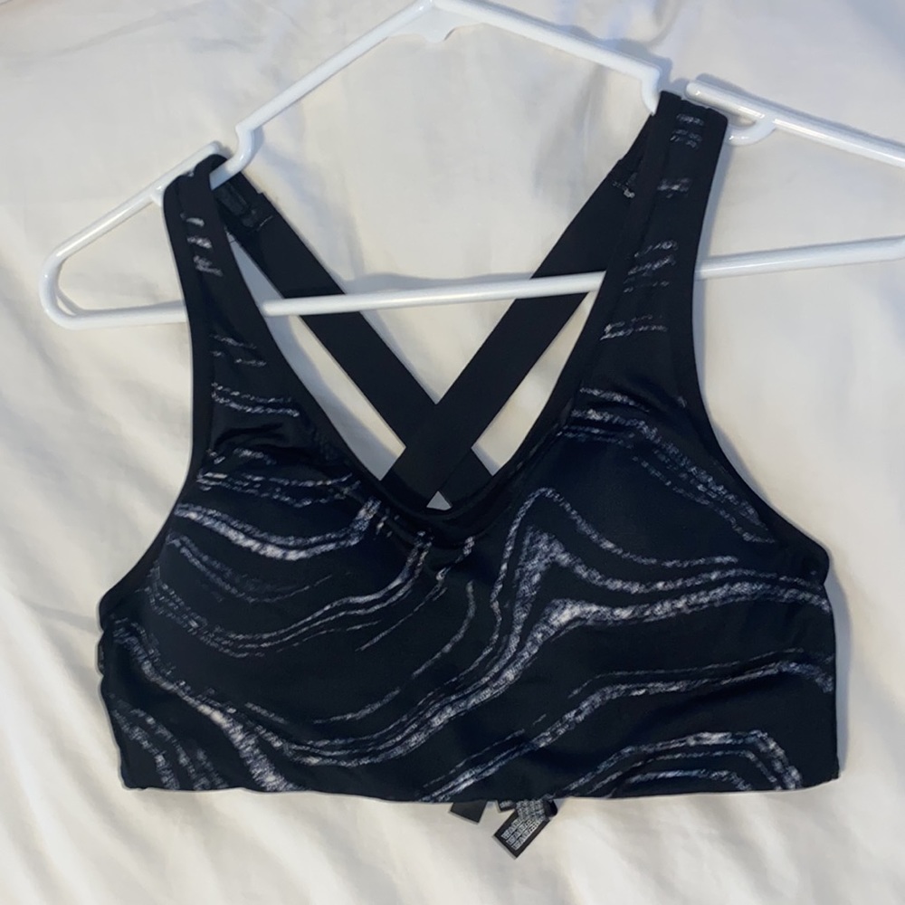 Victoria’s secret Pink wireless Ultimate Lightly Lined Sports Bra small